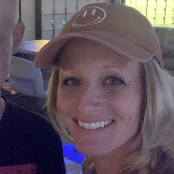 Meet your Posher, Hayleigh - Picture 1 of 1